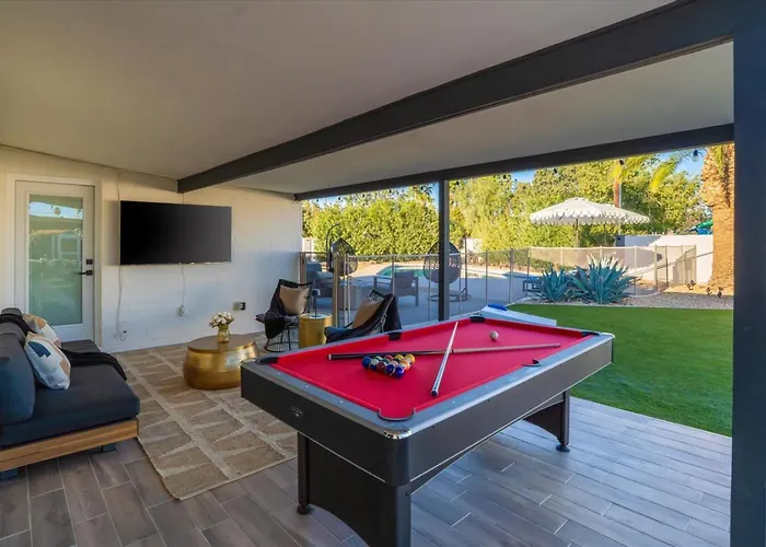 Group-friendly 5br Pool Old Town Scottsdale