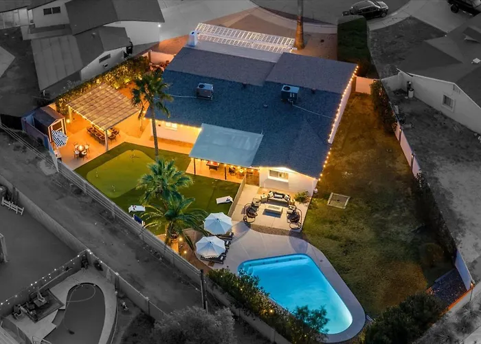 Group-friendly 5br Pool Old Town Scottsdale