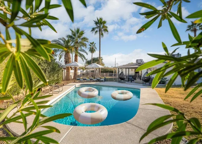 Group-friendly 5br Pool Old Town *
