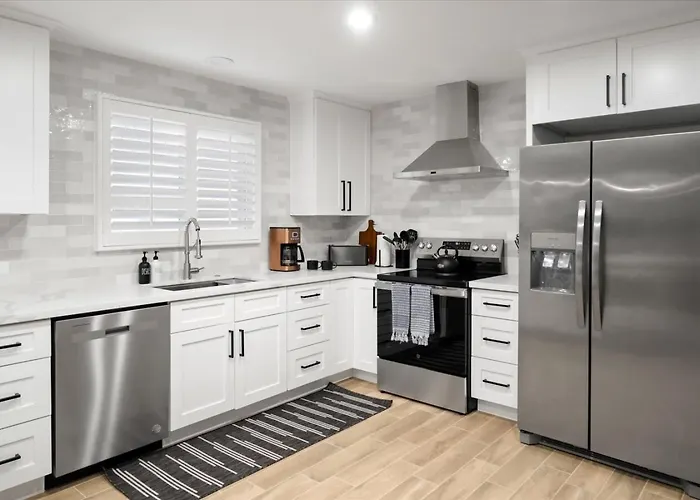 Group-friendly 5br Pool Old Town *