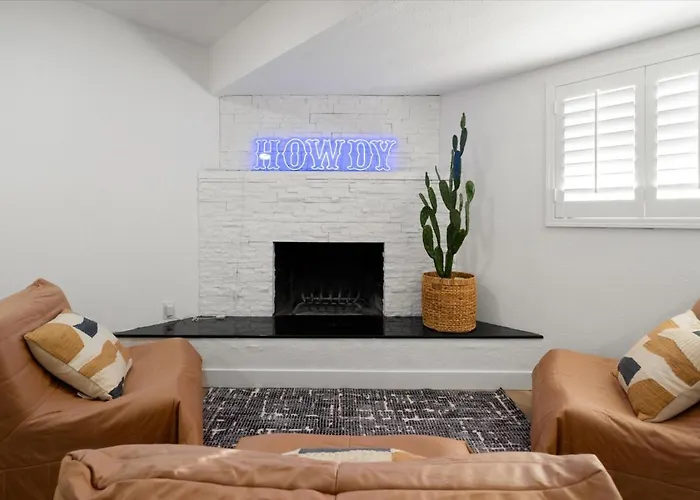 Group-friendly 5br Pool Old Town *
