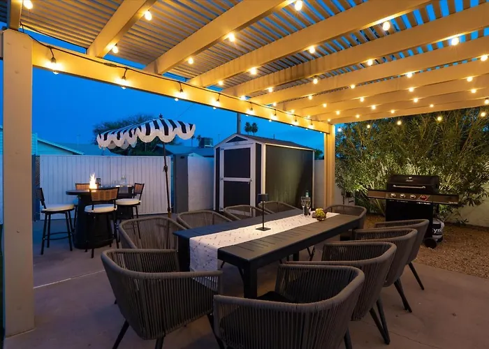 Group-friendly 5br Pool Old Town Holiday home