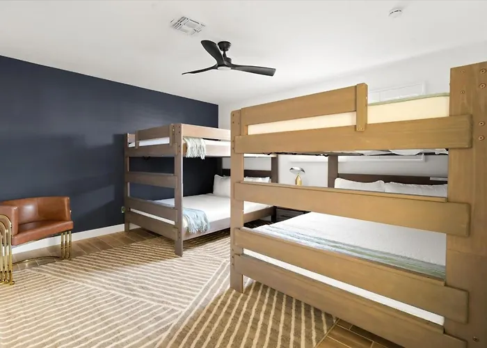 Group-friendly 5br Pool Old Town
