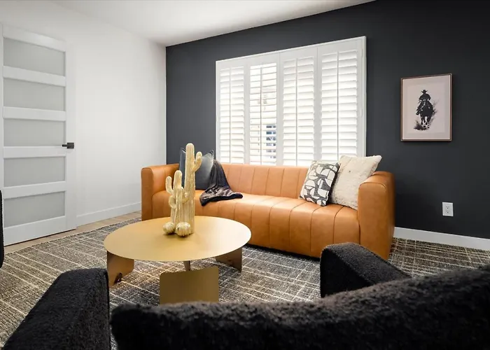 Group-friendly 5br Pool Old Town