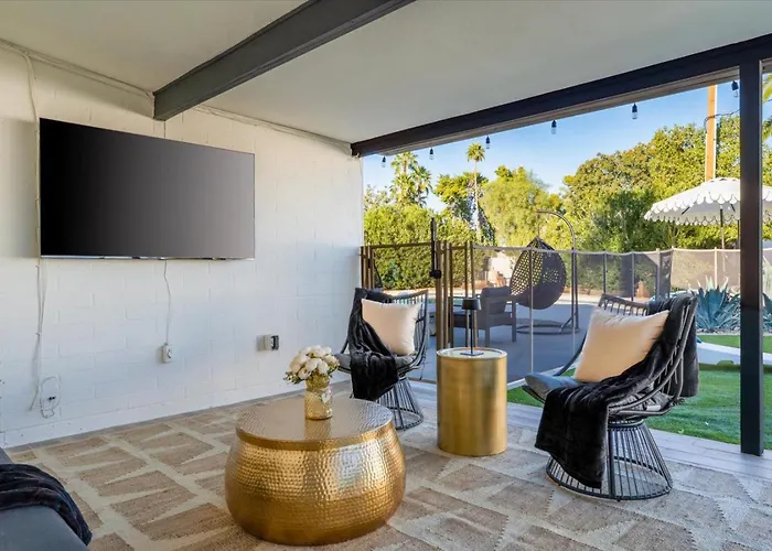 Group-friendly 5br Pool Old Town Holiday home