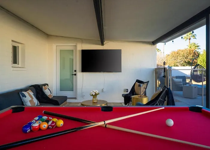 Group-friendly 5br Pool Old Town *