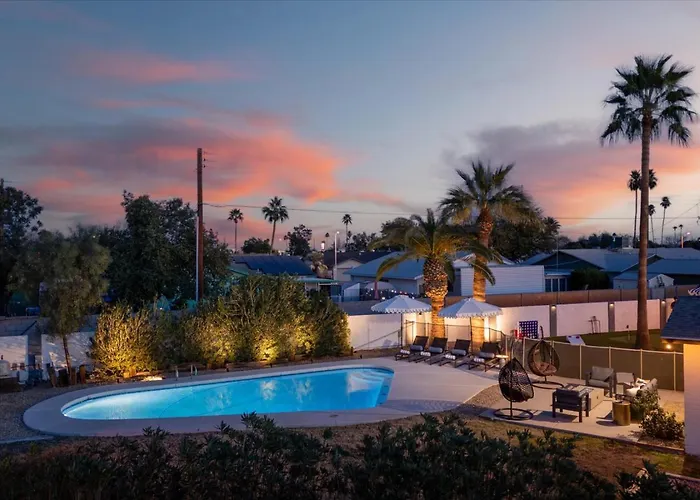 Group-friendly 5br Pool Old Town *