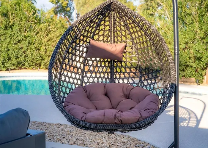 Group-friendly 5br Pool Old Town Holiday home *